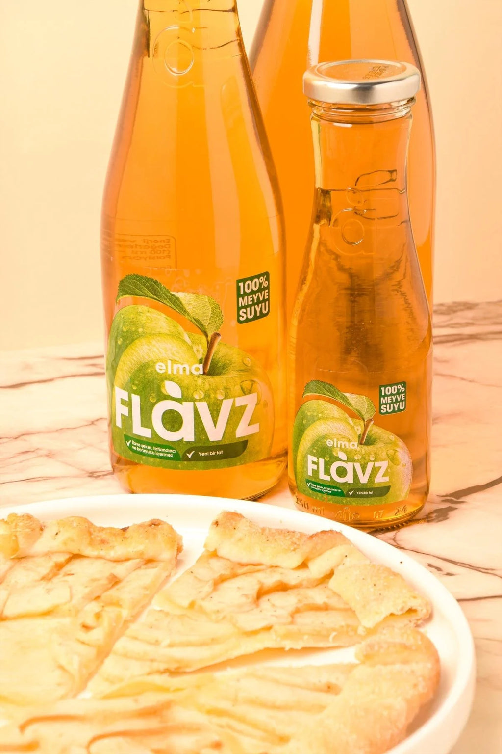 Flavz %100 Doğal Elma Sıkma Meyve Suyu - 640ml Cam Şişe